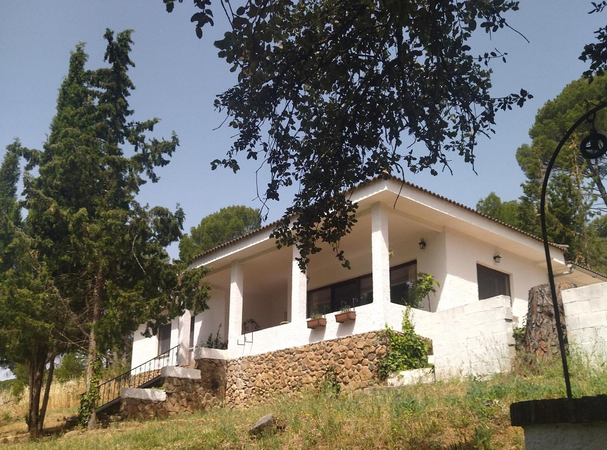 Bonita Casa Blanca En El Bosque. Villa Cordoba Exterior photo